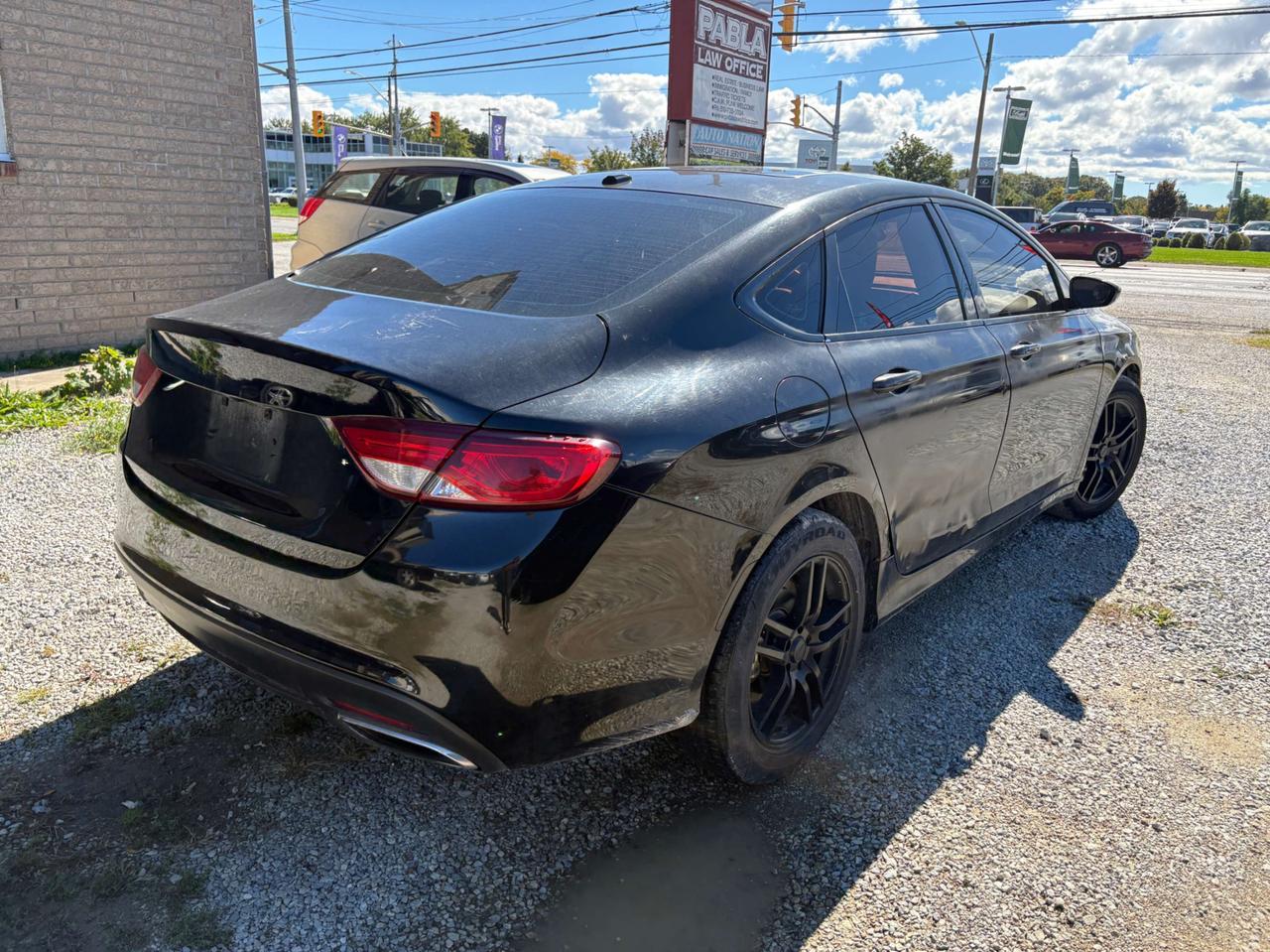 2015 Chrysler 200 4dr Sdn C FWD Photo3