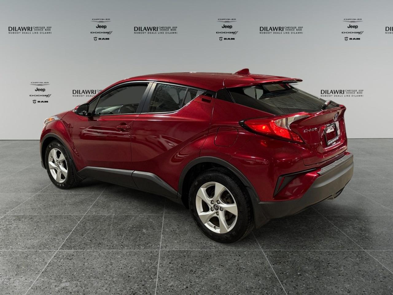 2018 Toyota C-HR Fwd Xle Photo
