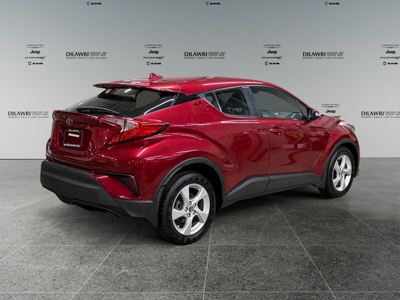 2018 Toyota C-HR Fwd Xle Photo