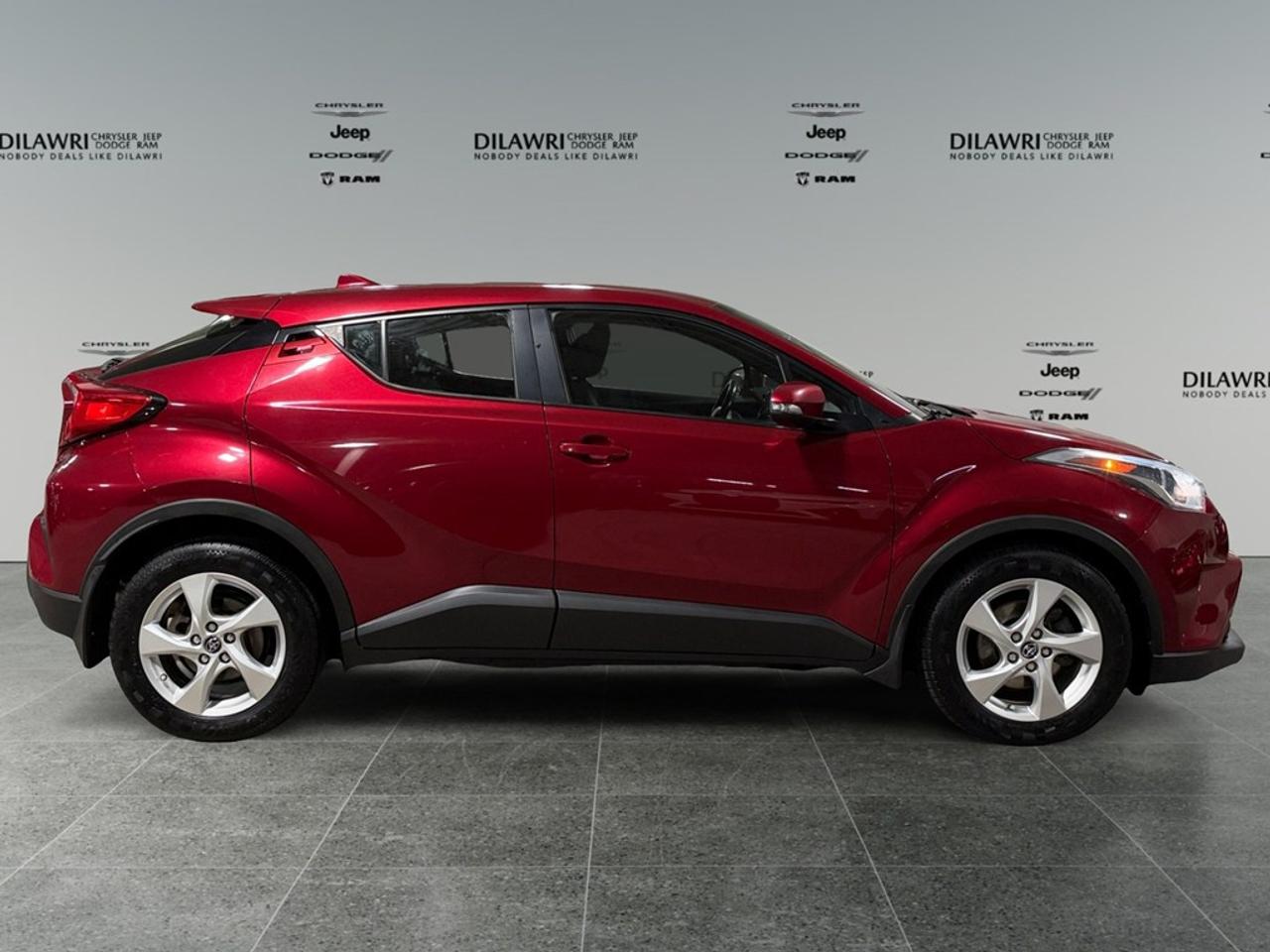2018 Toyota C-HR Fwd Xle Photo