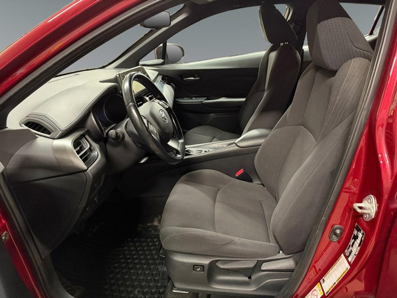 2018 Toyota C-HR Fwd Xle Photo
