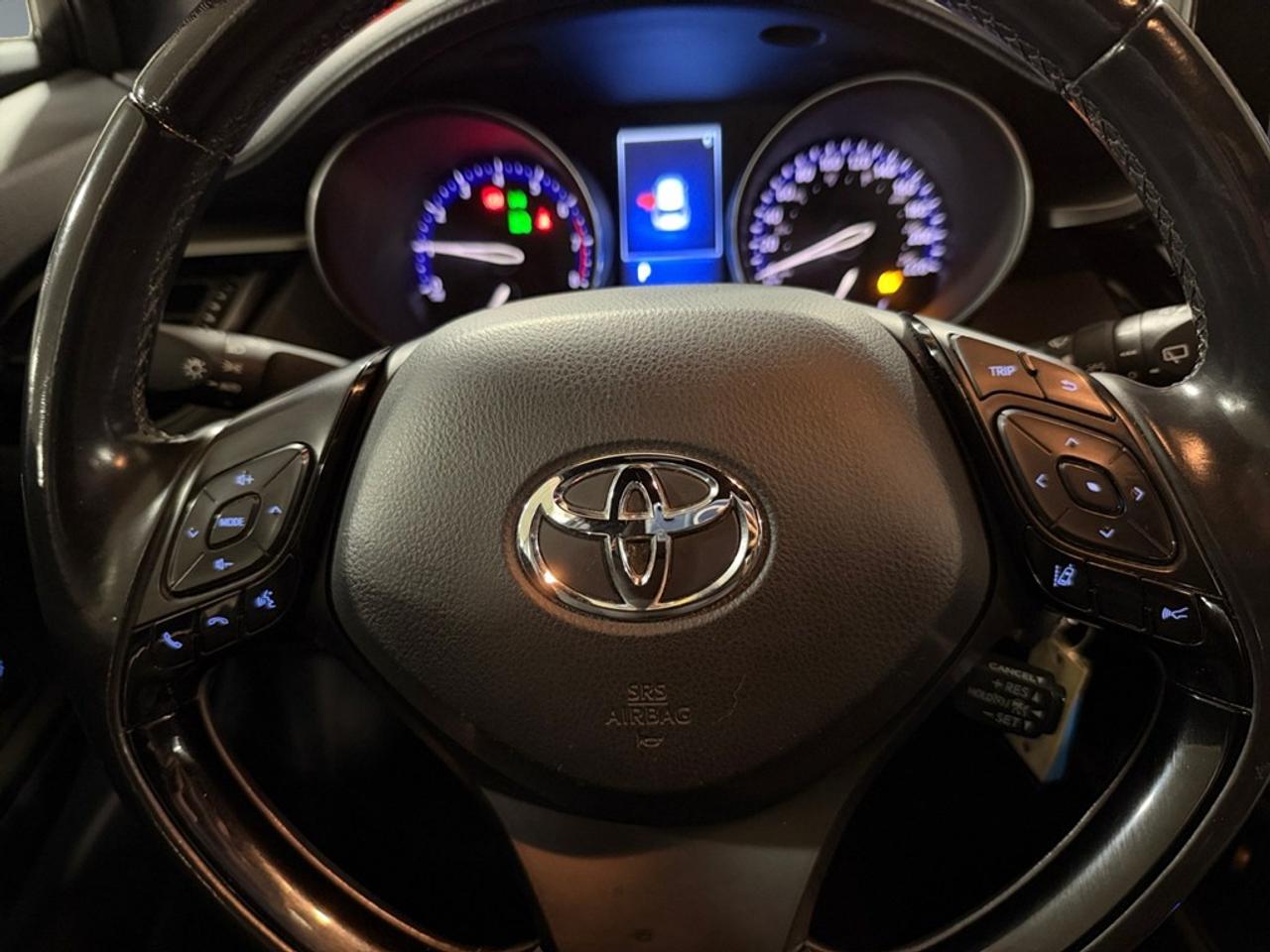 2018 Toyota C-HR Fwd Xle Photo
