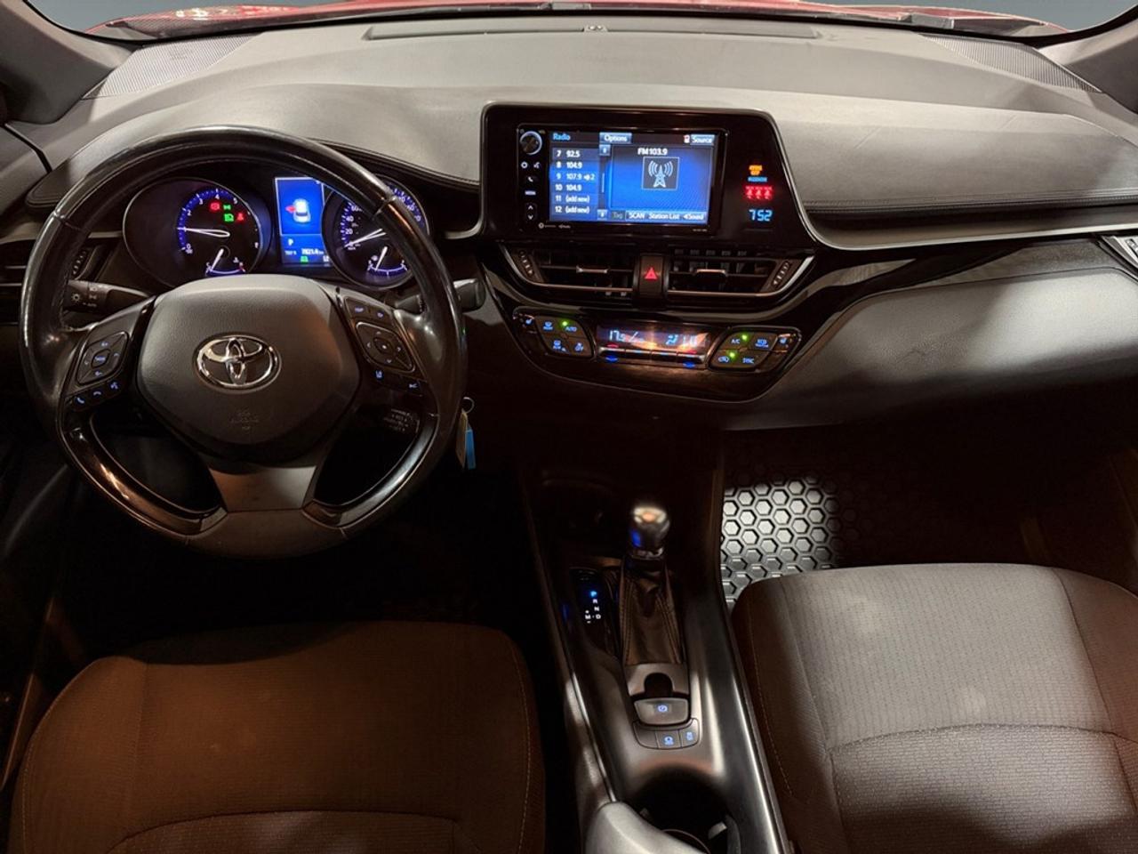 2018 Toyota C-HR Fwd Xle Photo