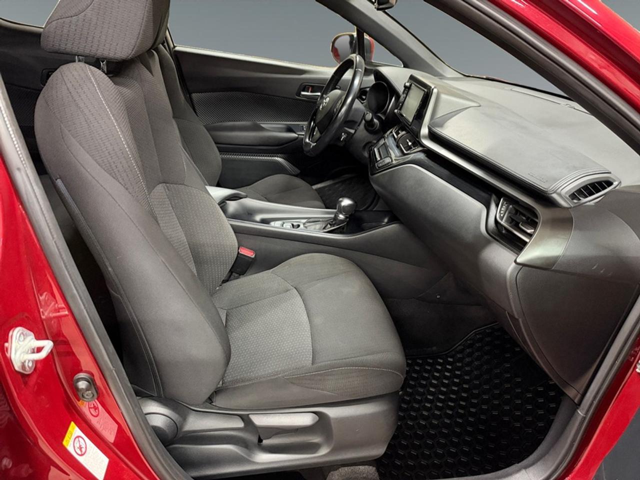 2018 Toyota C-HR Fwd Xle Photo