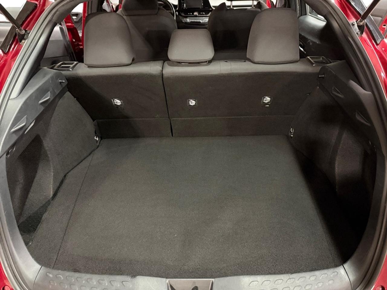 2018 Toyota C-HR Fwd Xle Photo