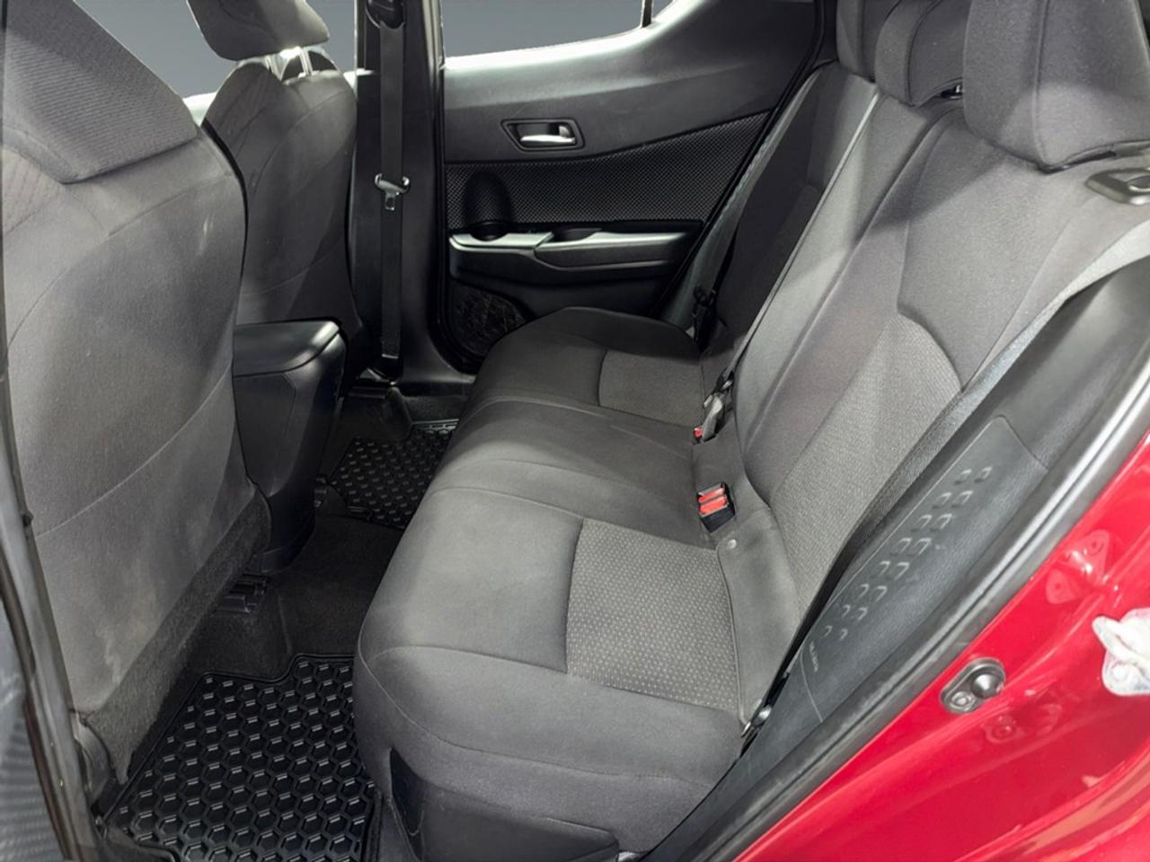 2018 Toyota C-HR Fwd Xle Photo
