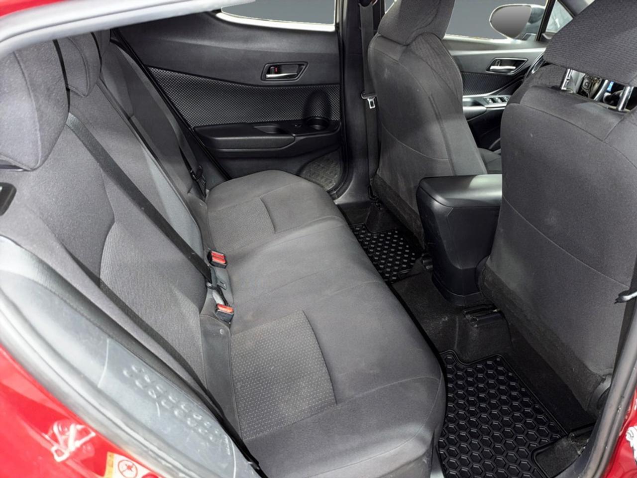 2018 Toyota C-HR Fwd Xle Photo