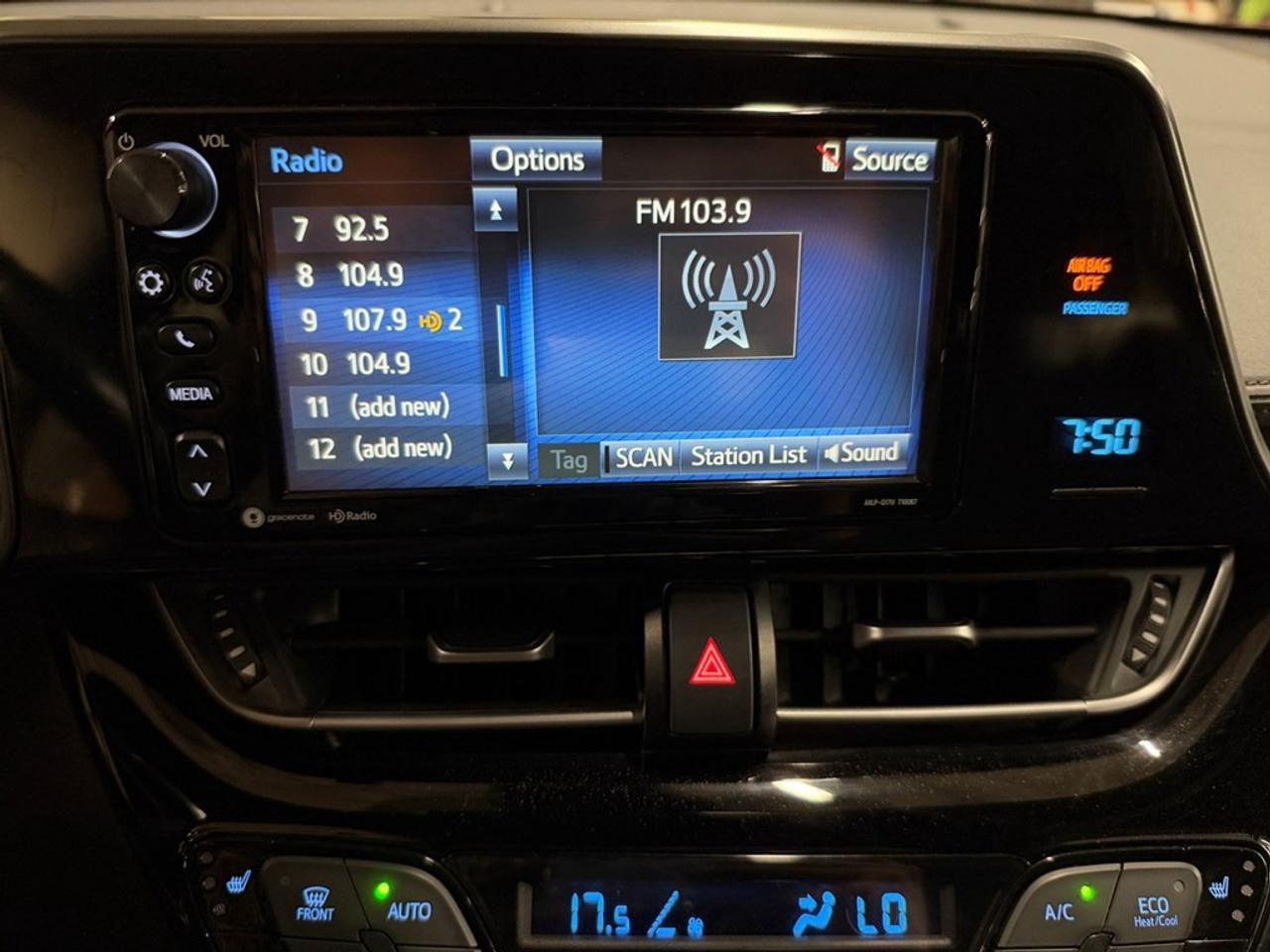 2018 Toyota C-HR Fwd Xle Photo