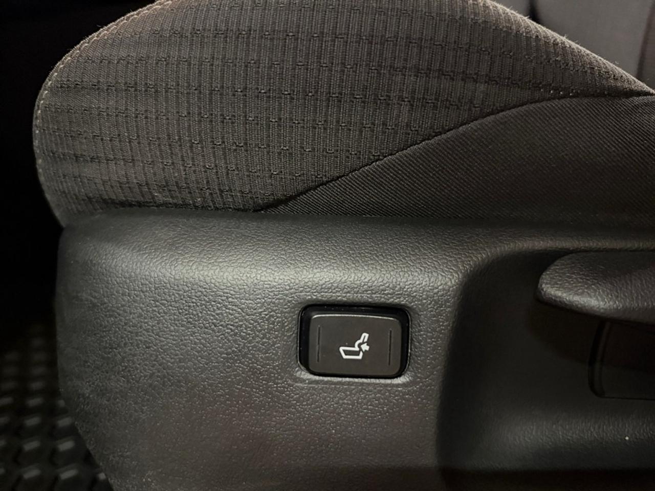 2018 Toyota C-HR Fwd Xle Photo