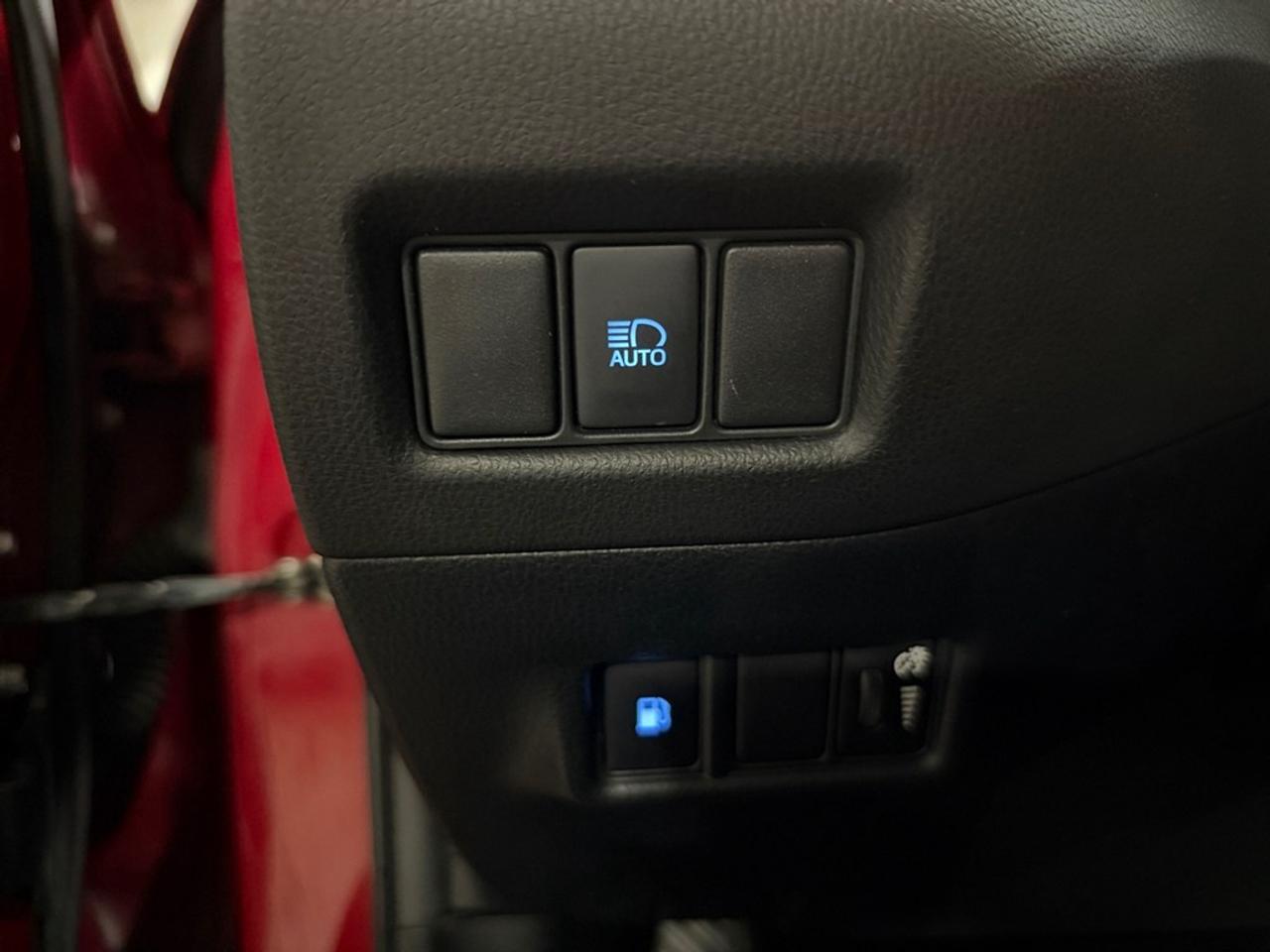 2018 Toyota C-HR Fwd Xle Photo
