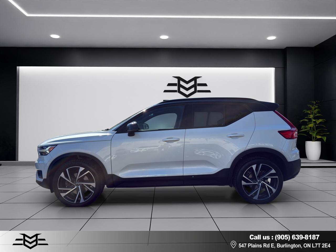 2020 Volvo XC40 T5 AWD R-Design Pkg - Moonroof - Leather !!! Photo