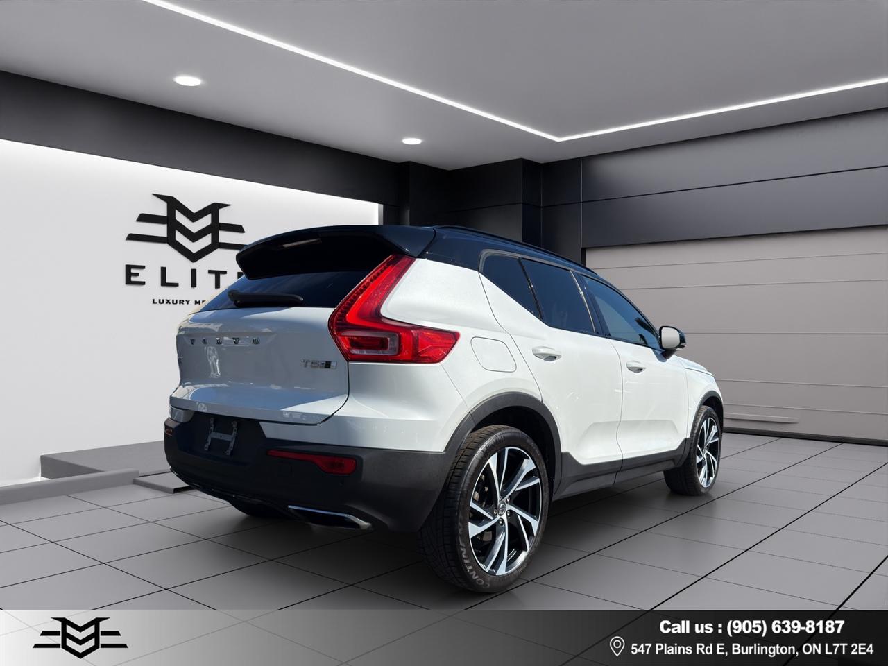 2020 Volvo XC40 T5 AWD R-Design Pkg - Moonroof - Leather !!! Photo