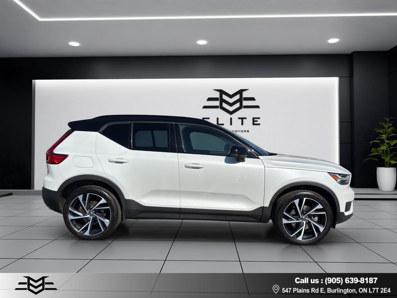 2020 Volvo XC40 T5 AWD R-Design Pkg - Moonroof - Leather !!! Photo