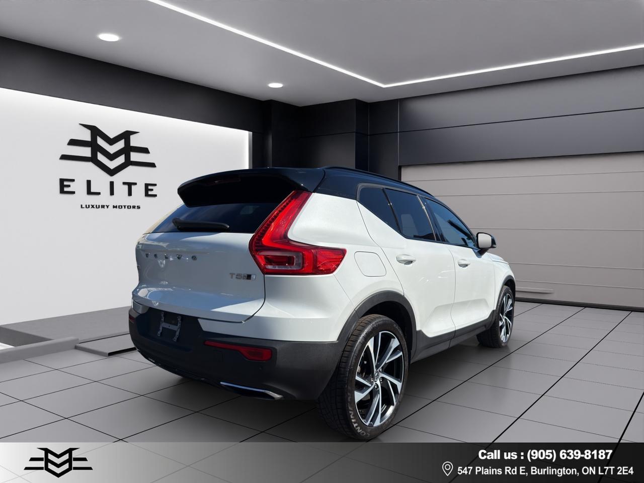 2020 Volvo XC40 T5 AWD R-Design Pkg - Moonroof - Leather !!! Photo