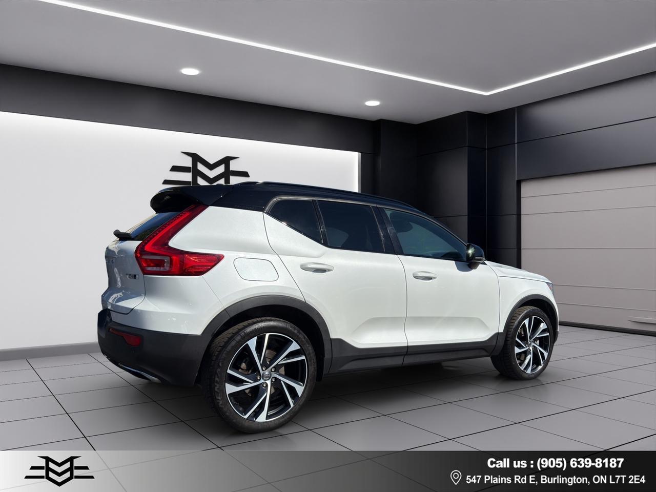 2020 Volvo XC40 T5 AWD R-Design Pkg - Moonroof - Leather !!! Photo