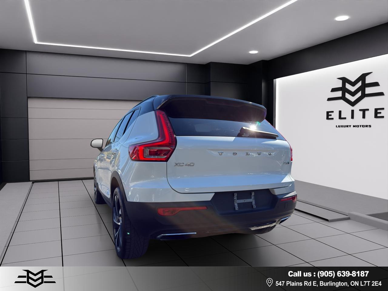 2020 Volvo XC40 T5 AWD R-Design Pkg - Moonroof - Leather !!! Photo