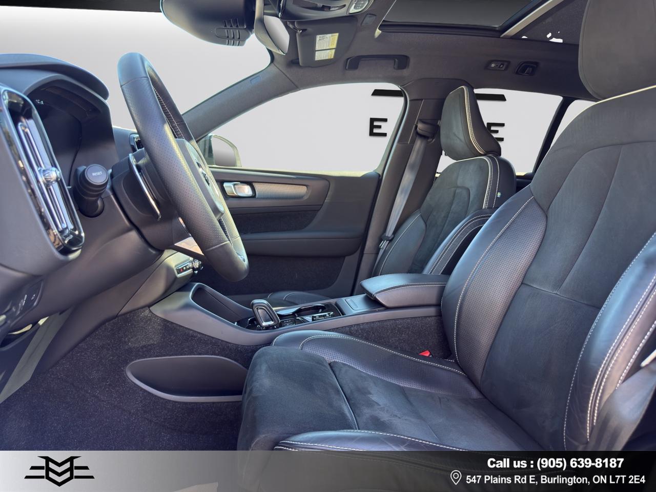 2020 Volvo XC40 T5 AWD R-Design Pkg - Moonroof - Leather !!! Photo
