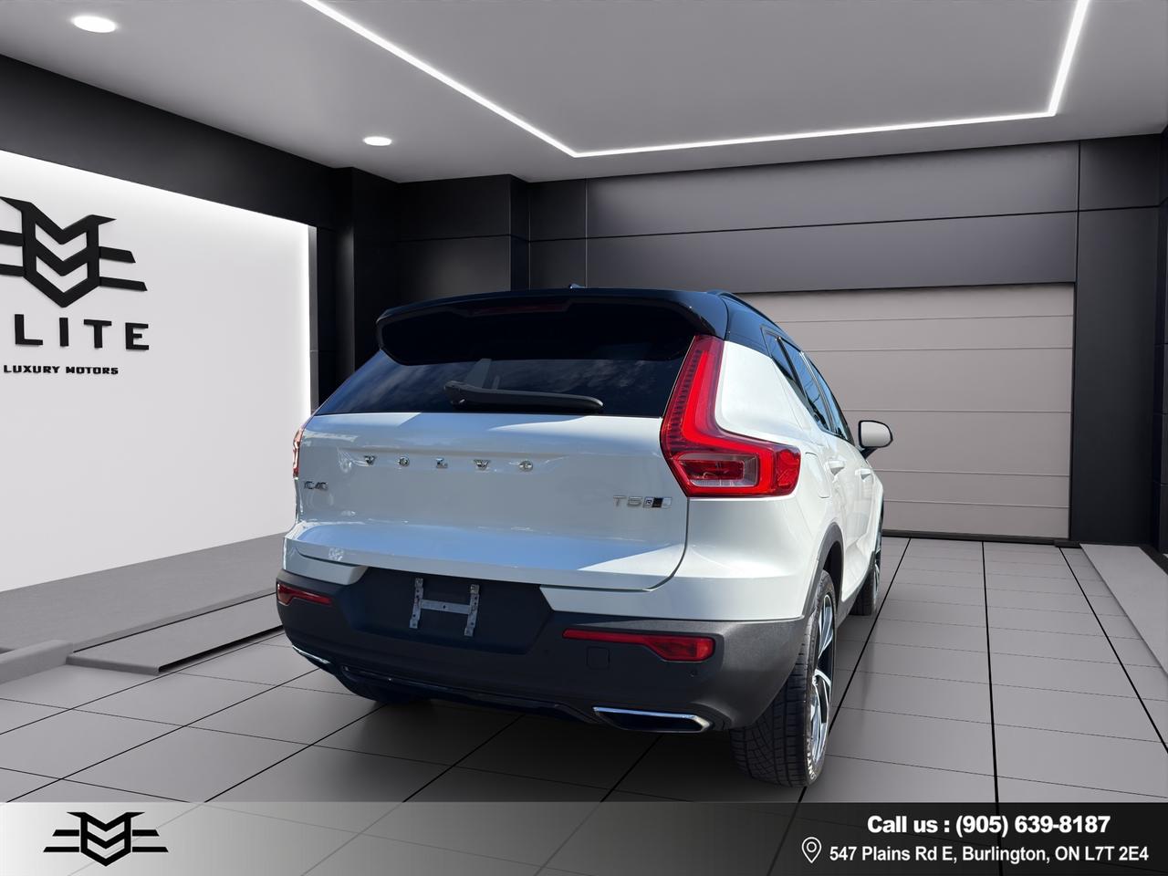 2020 Volvo XC40 T5 AWD R-Design Pkg - Moonroof - Leather !!! Photo