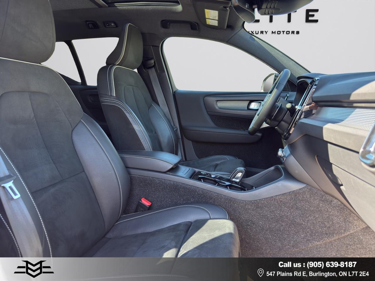 2020 Volvo XC40 T5 AWD R-Design Pkg - Moonroof - Leather !!! Photo