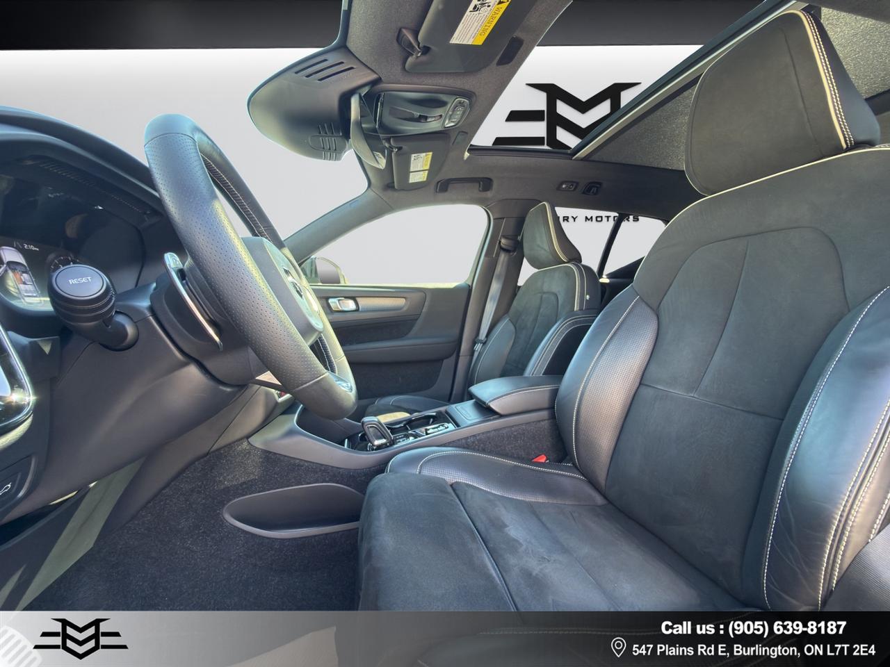 2020 Volvo XC40 T5 AWD R-Design Pkg - Moonroof - Leather !!! Photo