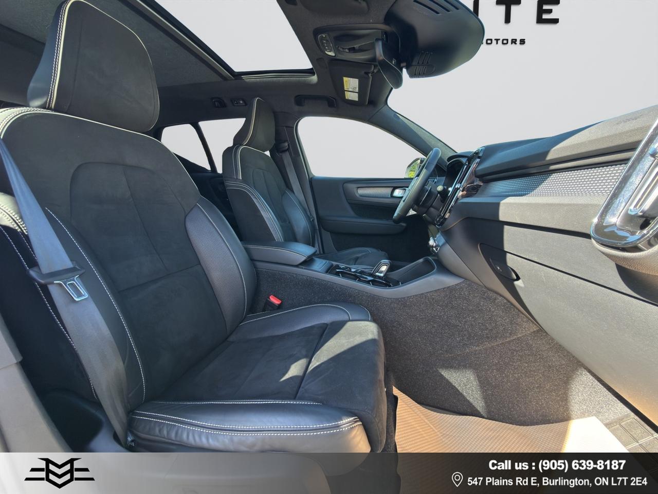 2020 Volvo XC40 T5 AWD R-Design Pkg - Moonroof - Leather !!! Photo
