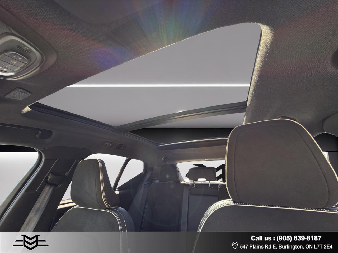 2020 Volvo XC40 T5 AWD R-Design Pkg - Moonroof - Leather !!! Photo