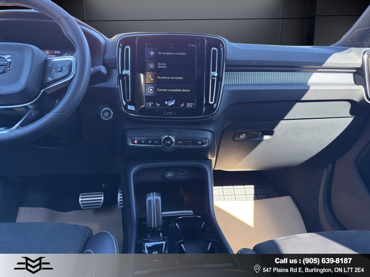 2020 Volvo XC40 T5 AWD R-Design Pkg - Moonroof - Leather !!! Photo