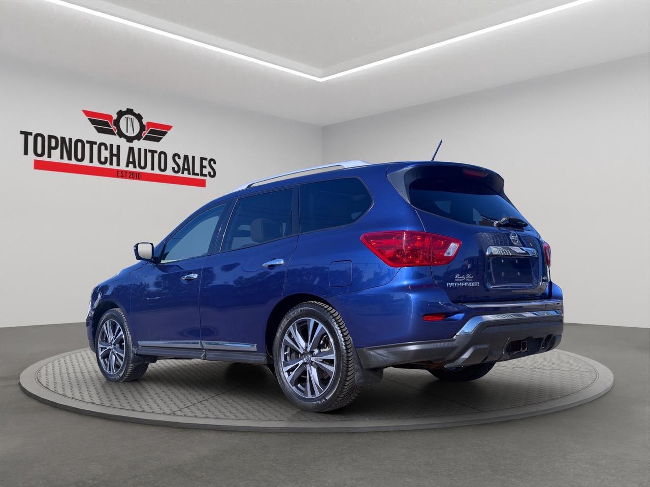 2017 Nissan Pathfinder 4WD 4dr PLATINIUM Photo3