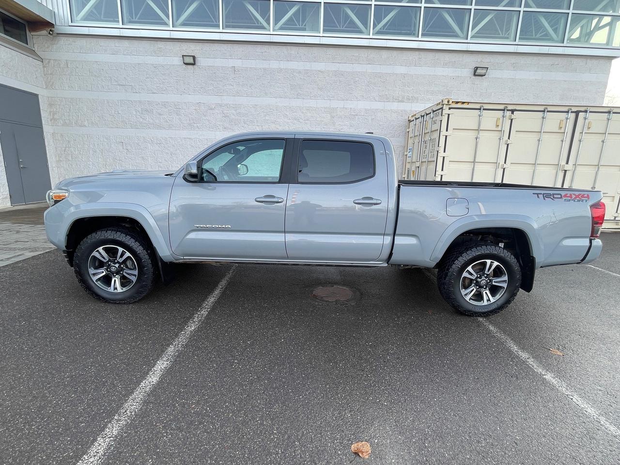 2019 Toyota Tacoma SR5 Photo4