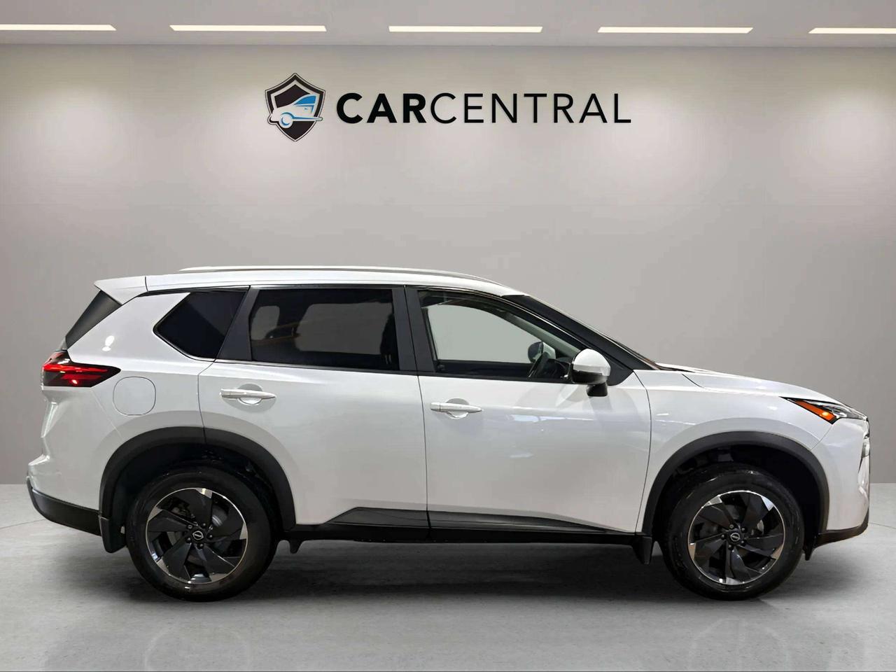 2024 Nissan Rogue SV MOONROOF | CLEAN CARFAX | 1 OWNER | PRO PILOT Photo
