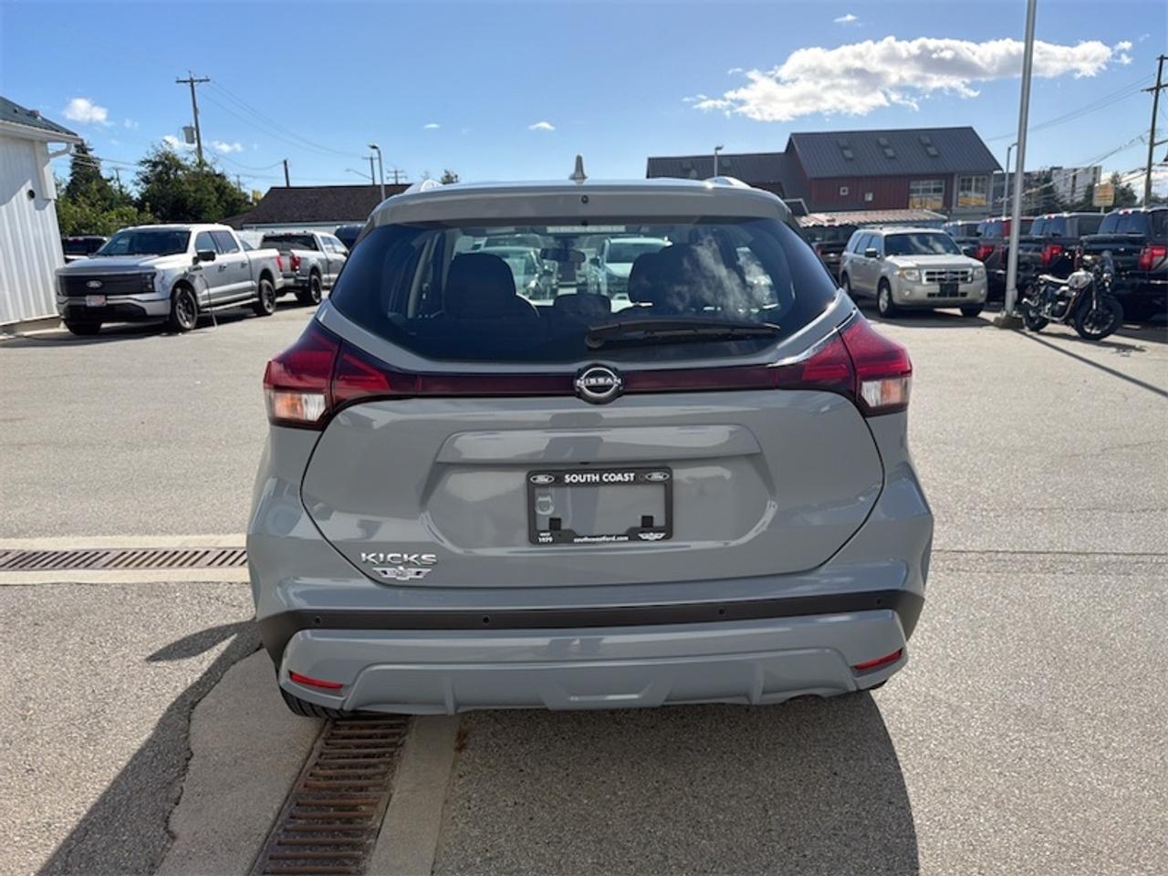 2025 Nissan Kicks Play SV  - Heated Seats -  Apple CarPlay Photo3