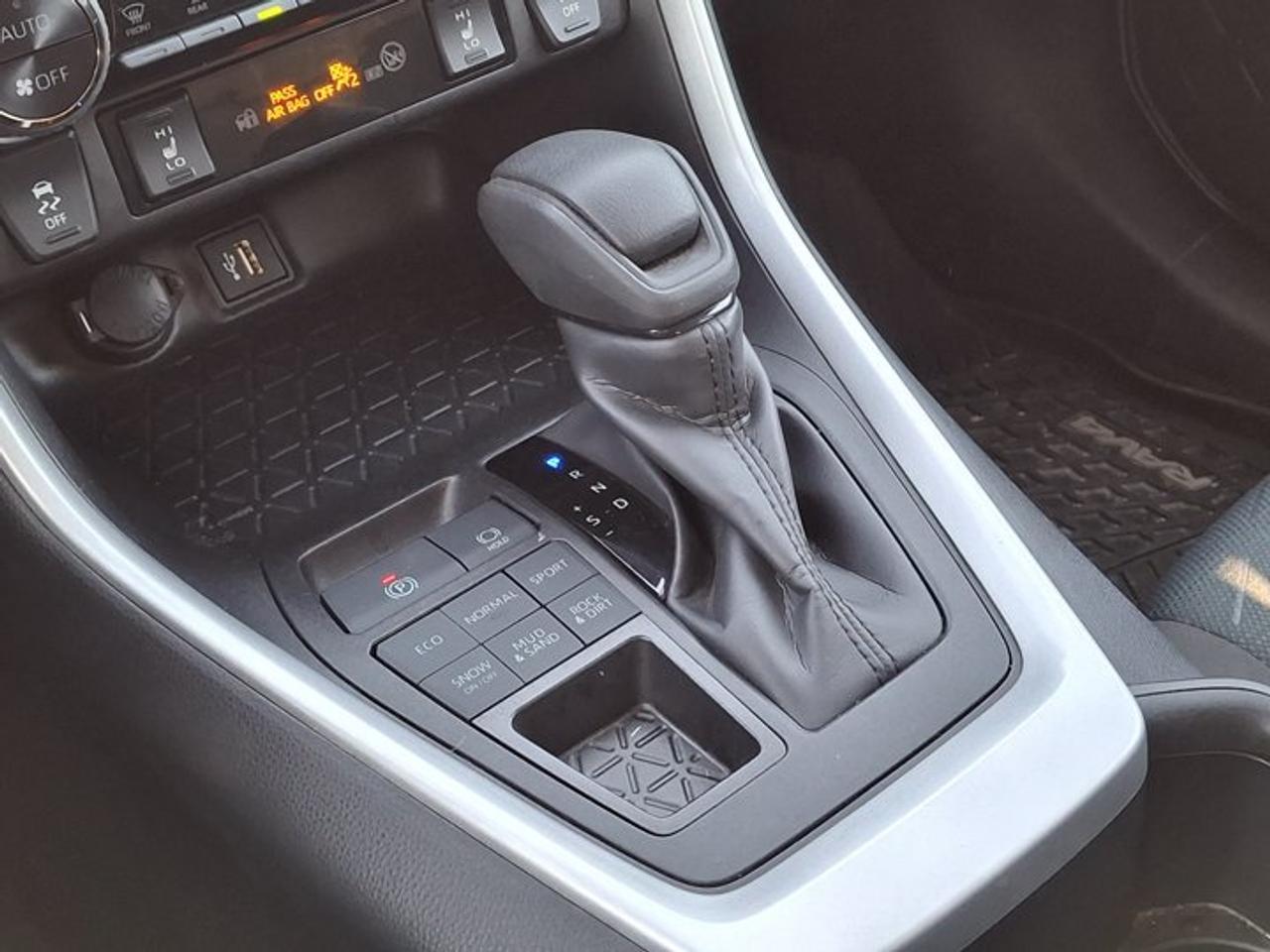 2025 Toyota RAV4 XLE AWD | Sunroof | Power Seat | Radar Cruise | Heated Wheel + Seats | Power Liftgate | and More ! Photo