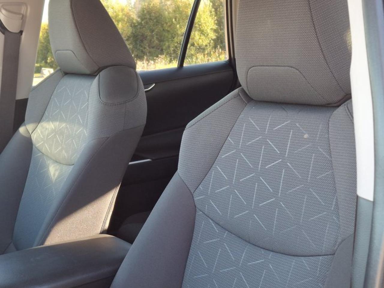 2025 Toyota RAV4 XLE AWD | Sunroof | Power Seat | Radar Cruise | Heated Wheel + Seats | Power Liftgate | and More ! Photo