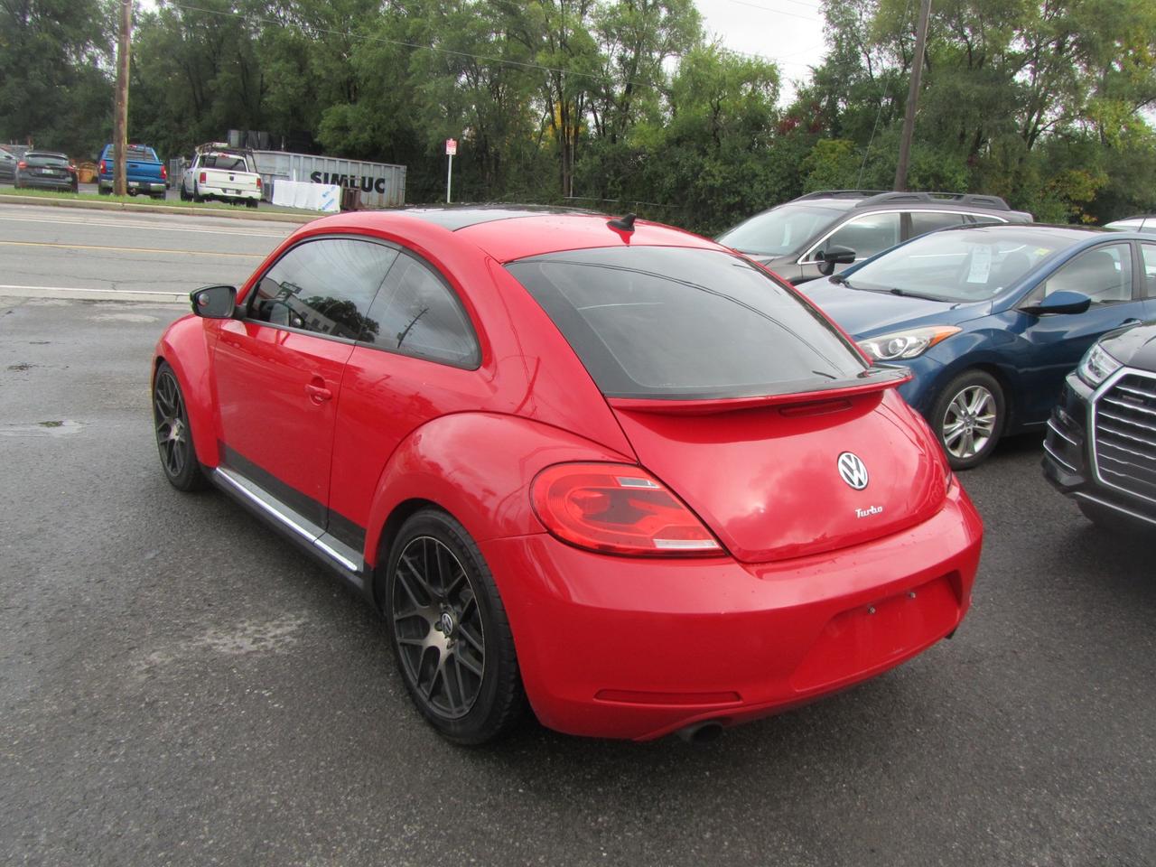 2012 Volkswagen Beetle 2dr Cpe DSG 2.0T Turbo Photo3