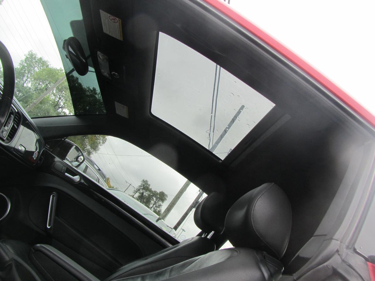2012 Volkswagen Beetle 2dr Cpe DSG 2.0T Turbo Photo