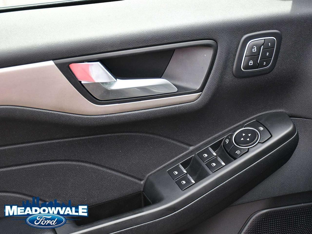 2022 Ford Escape SEL Photo