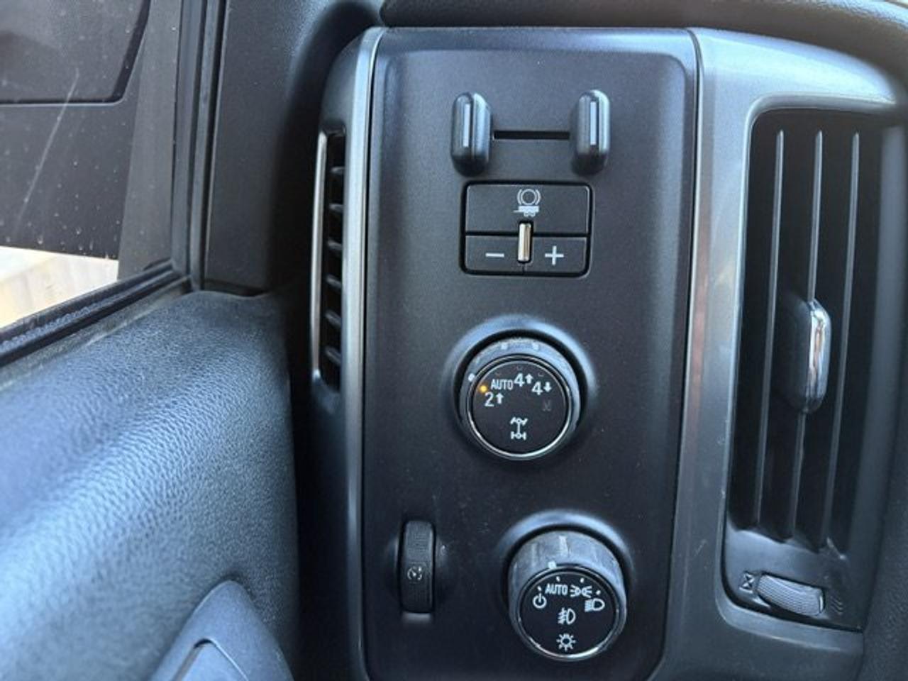 2018 Chevrolet Silverado 1500 LTZ crew cab 6.5 box Photo