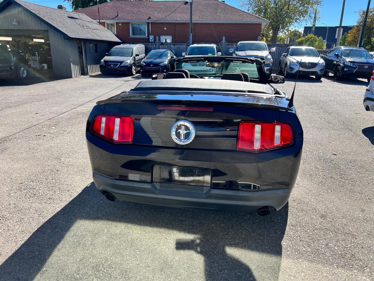 2012 Ford Mustang V6 Photo