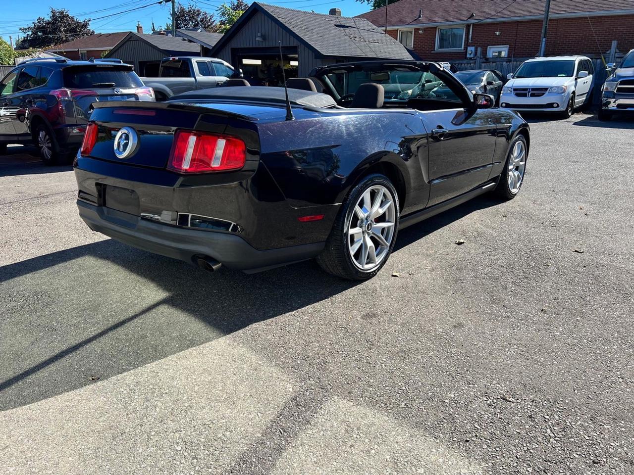 2012 Ford Mustang V6 Photo4