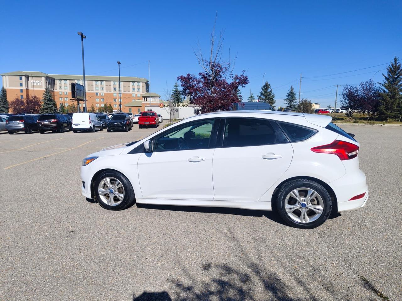 2018 Ford Focus SE - Photo #9