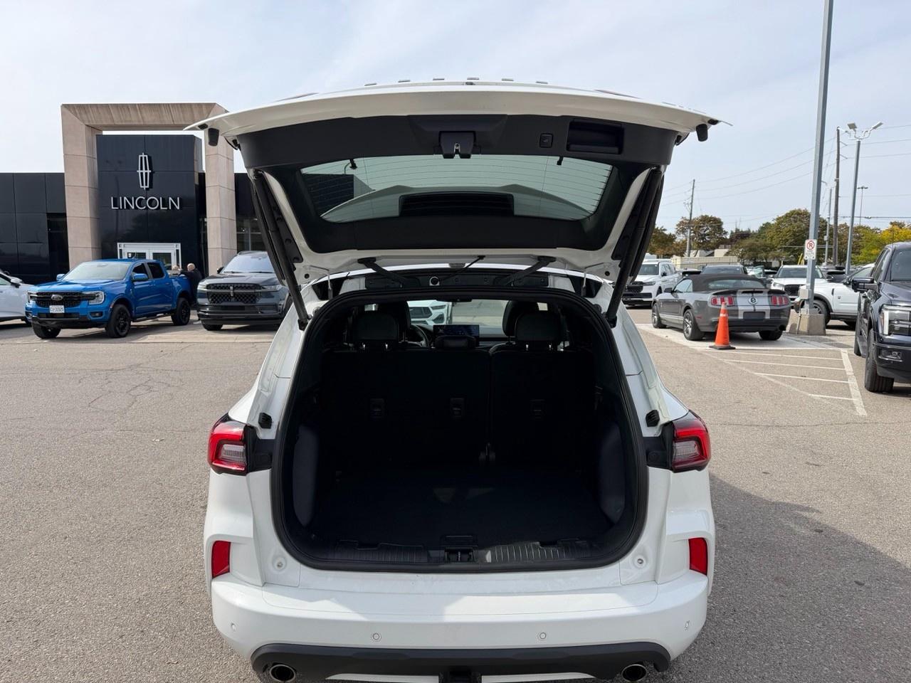 2024 Ford Escape ST-Line Elite 501A|*CPO*|PREM TECHPK|TOW|NAV|NO ACCIDENT|1 OWNER Photo