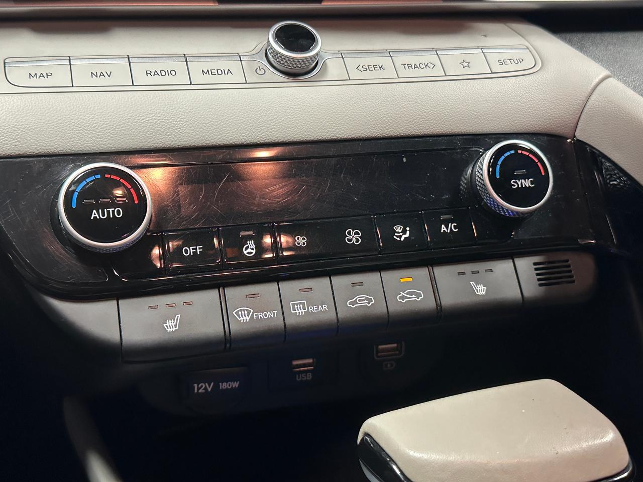 2023 Hyundai Elantra LUXURY | 2-TONE LEATHER | SNRF | | NAVI | ALLOYS | Photo