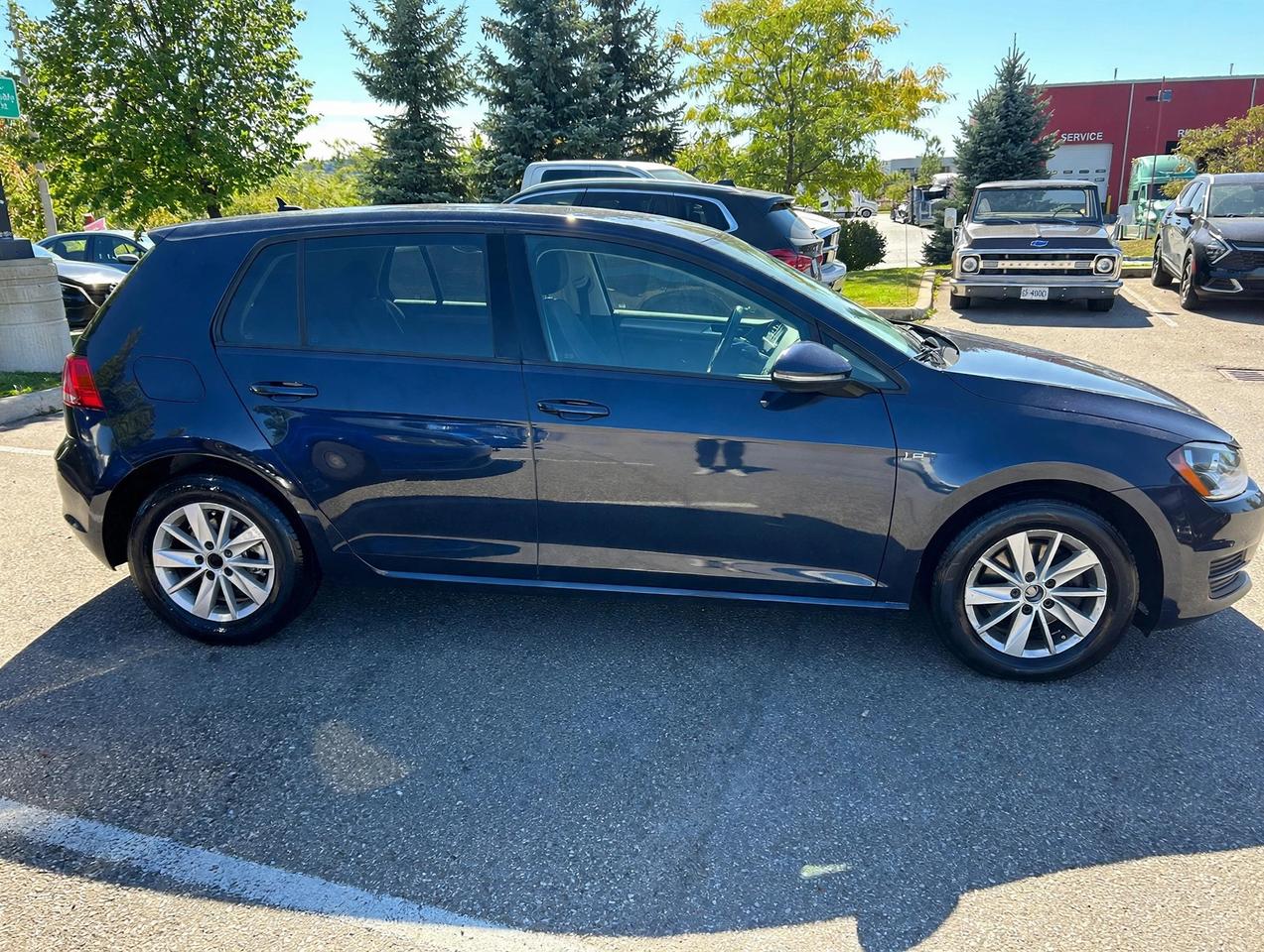 2017 Volkswagen Golf 1.8T Trendline Photo1
