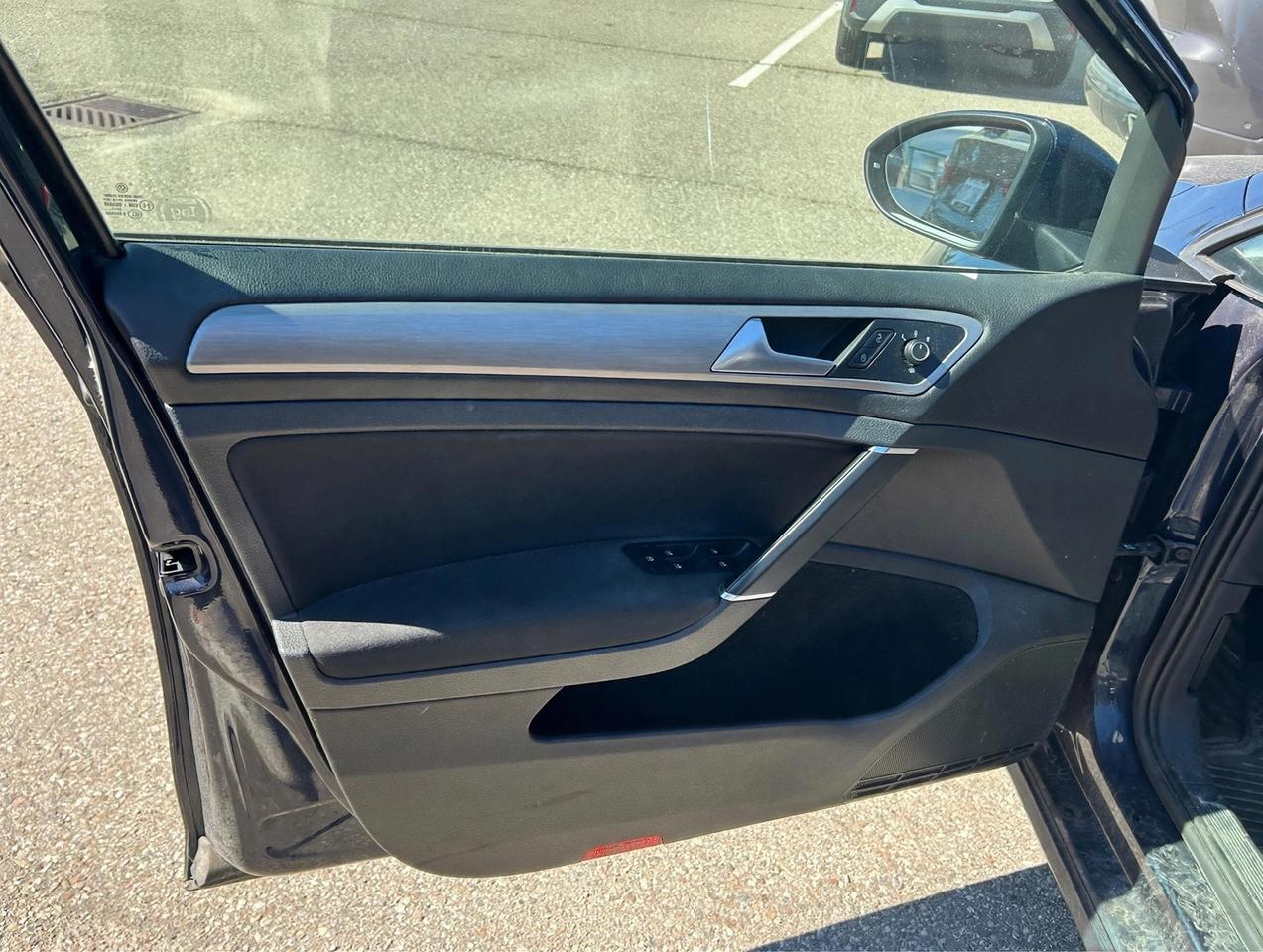 2017 Volkswagen Golf 1.8T Trendline Photo
