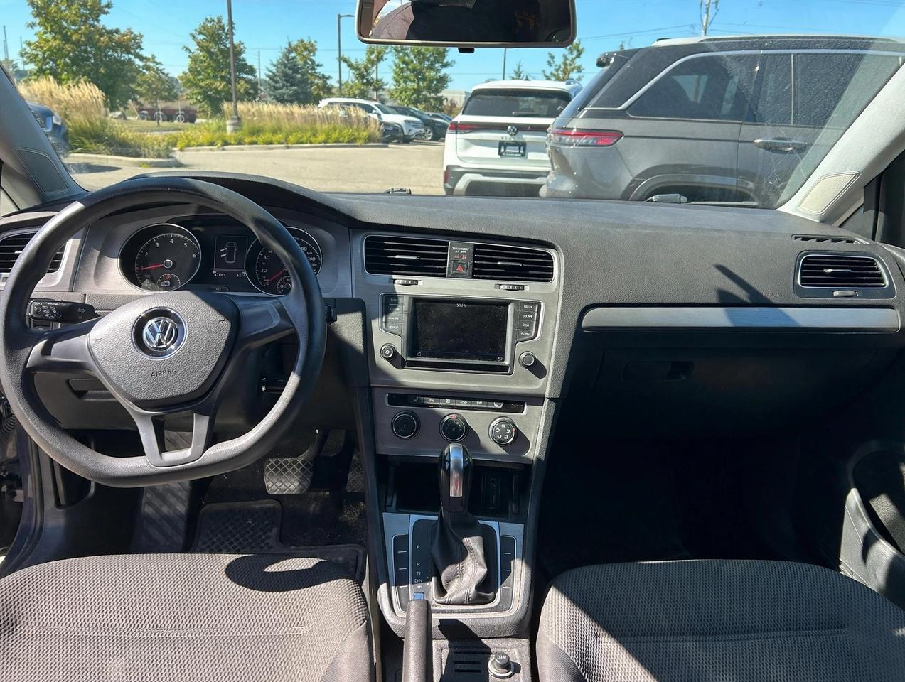 2017 Volkswagen Golf 1.8T Trendline Photo