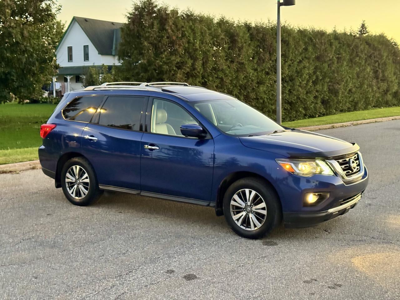 2018 Nissan Pathfinder Fully Loaded- Certified Photo1