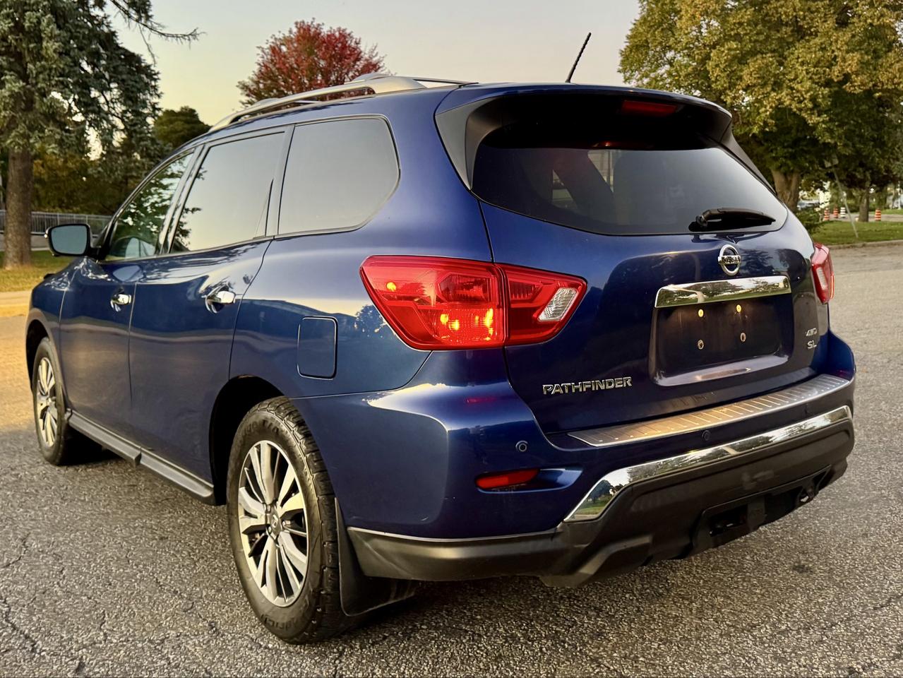 2018 Nissan Pathfinder Fully Loaded- Certified Photo3