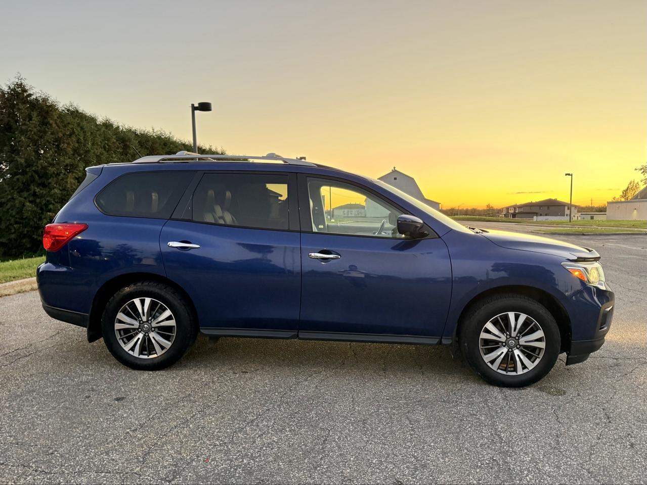 2018 Nissan Pathfinder Fully Loaded- Certified Photo4