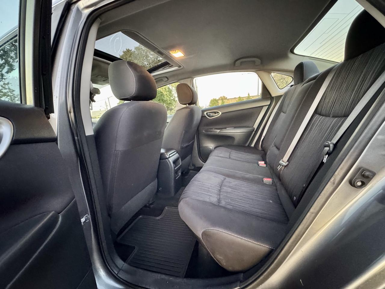 2017 Nissan Sentra SV Photo