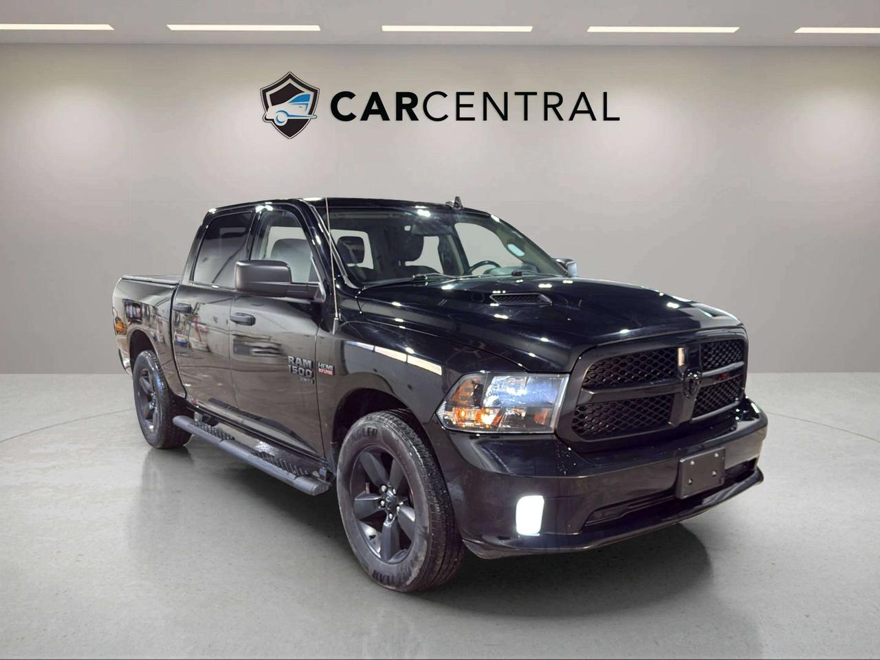 2020 RAM 1500 EXPRESS| CLEAN CARFAX| NIGHT EDITION| HEM| LEATHER Photo